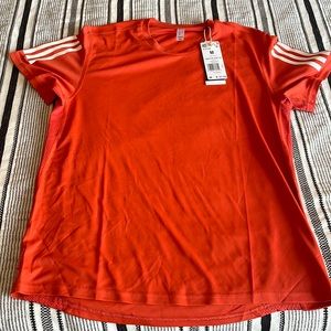 Women’s adidas on the run tee .  New